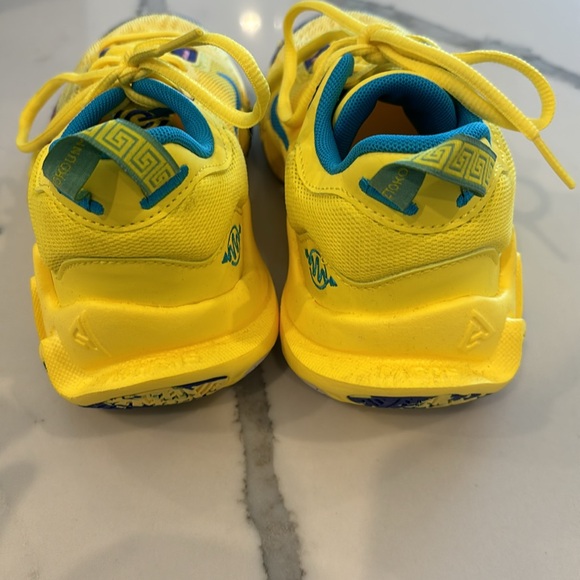Brand new Nike Antetokounmpo yellow boys sneaker size 3.5 - Picture 4 of 5
